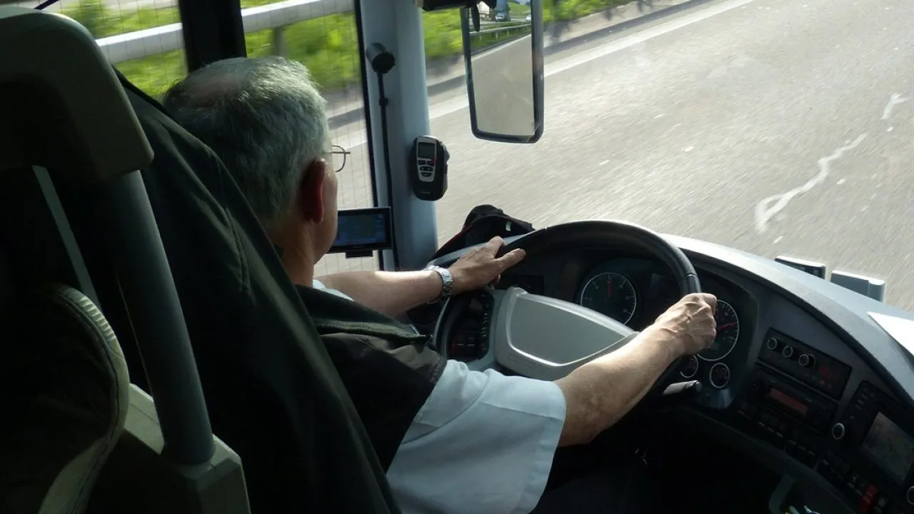 Ce responsabilitati are un sofer de autobuz public?