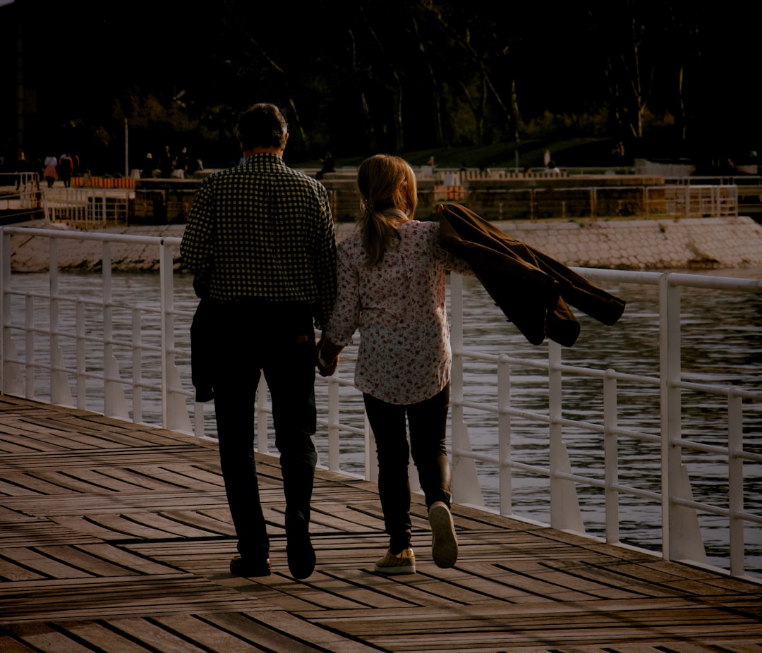 Photo Couple walking